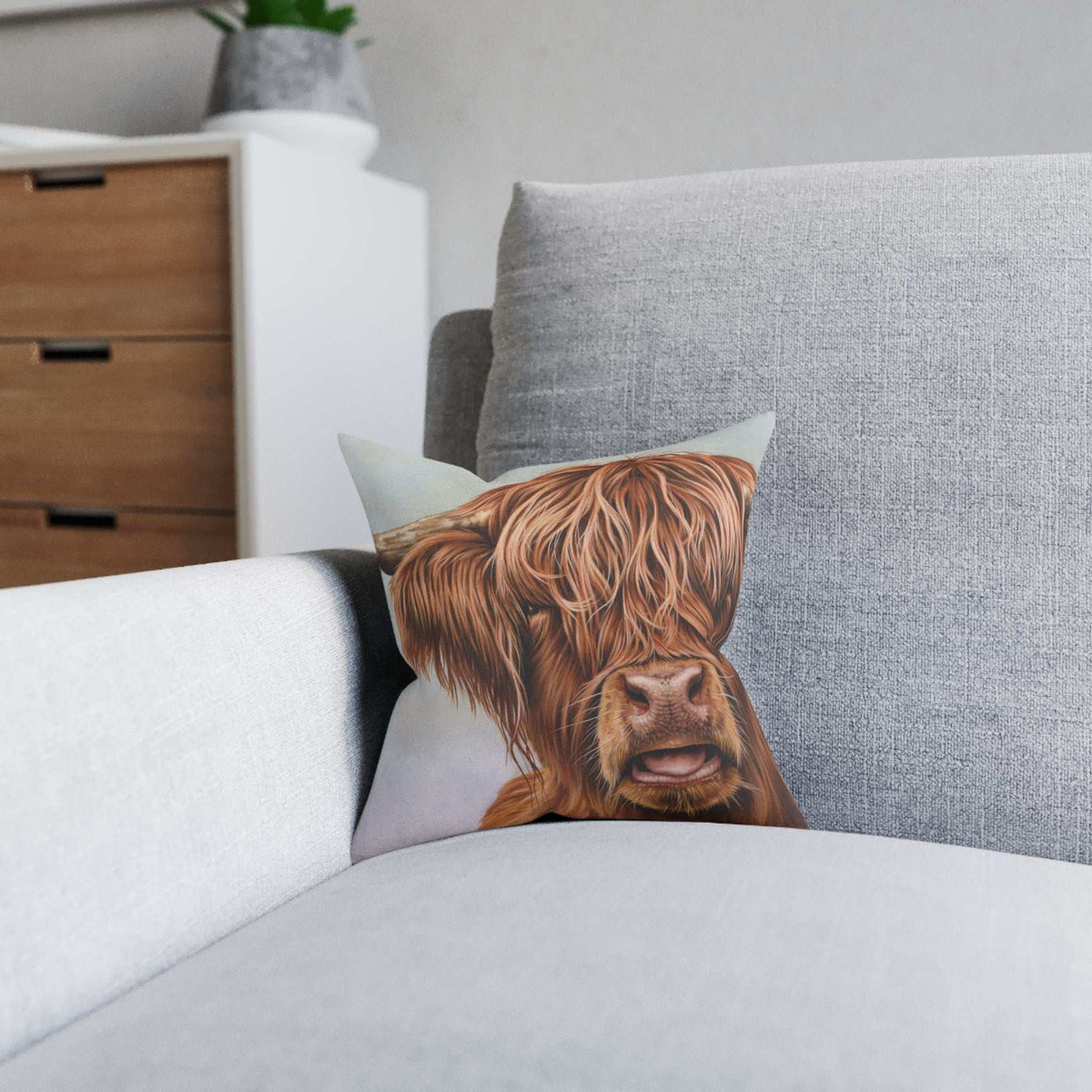 Fergus The Highland Cow Cushion Pink Back